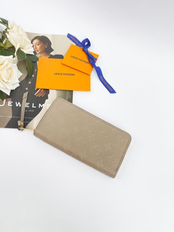 【全新品】LV ZIPPY 