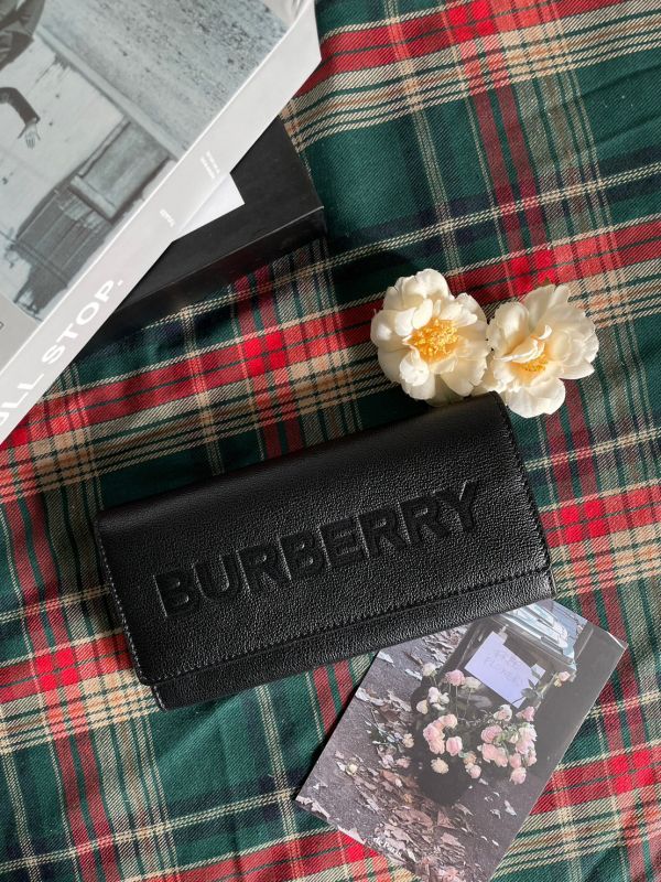 【12期0利率】BURBERRY 牛皮刻印字母翻蓋長夾 