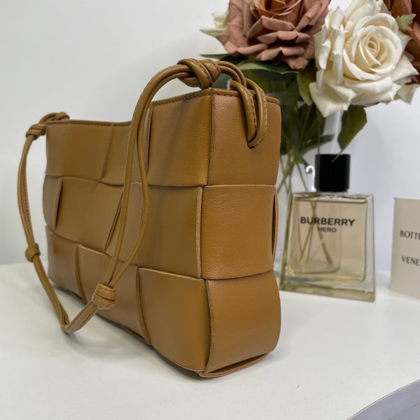 【9成新】【12期0利率】Cassette Pouch On Strap15格繩帶手拎包 