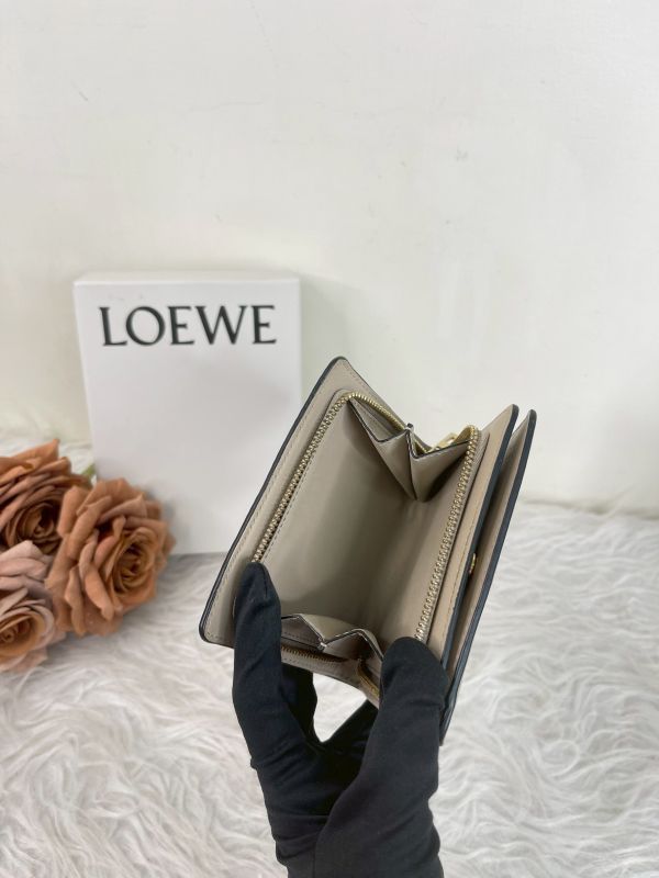【分期0利率】LOEWE 壓紋小牛皮對開短夾【9成新】 