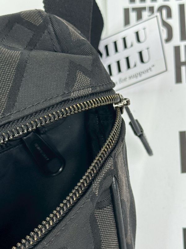 【分期0利率】BURBERRY Archie BT滿板斜垮胸包【85成新】 