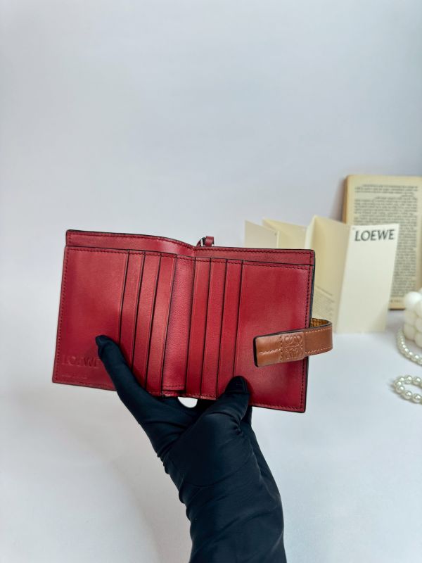 【分期0利率】LOEWE 小牛皮小型拉鍊短夾【95成新】 