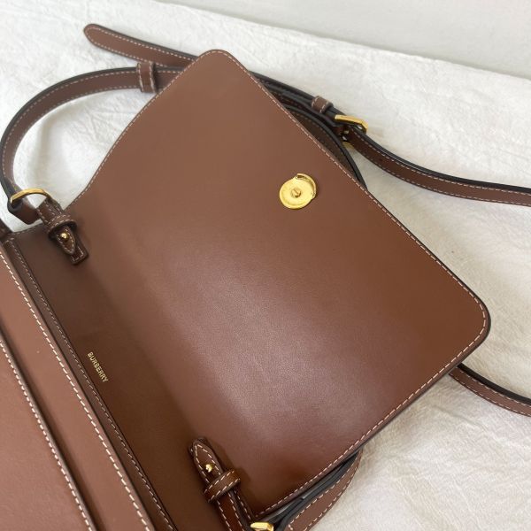 【12期0利率】BURBERRY 印花帆布及皮革翻蓋斜背包【95成新】 