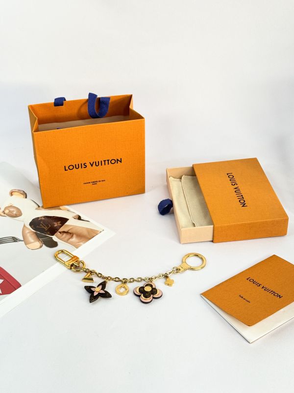 【分期0利率】LV Blooming Flowers 鏈帶手袋吊飾【9成新】 