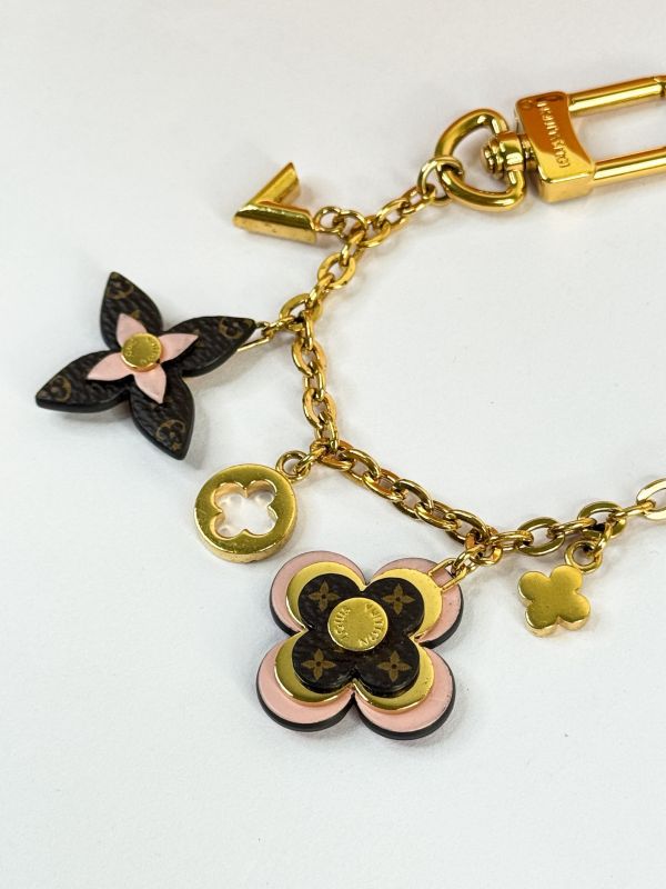 【分期0利率】LV Blooming Flowers 鏈帶手袋吊飾【9成新】 