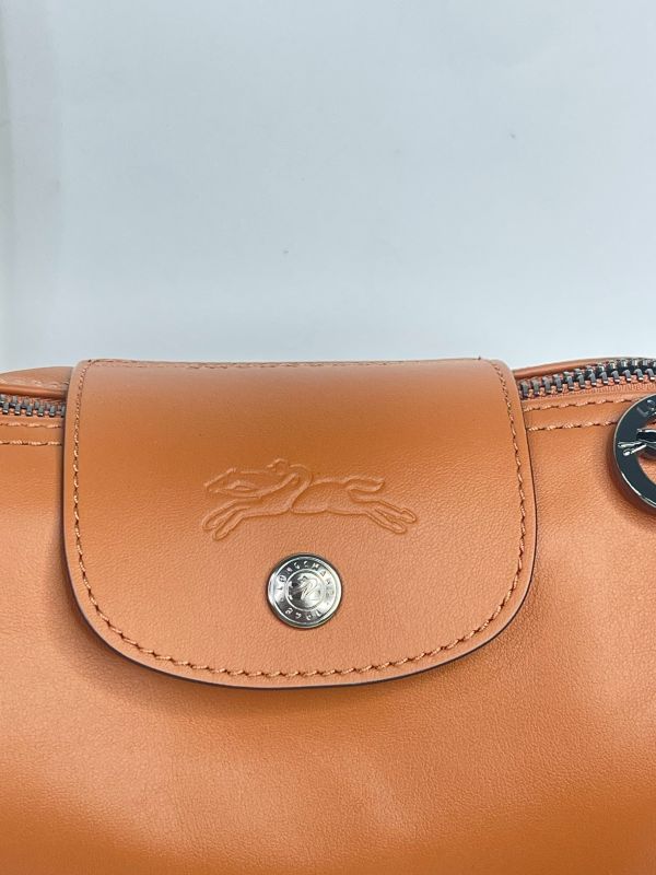 【未使用閒置品】LONGCHAMP LE PLIAGE XTRA系列牛皮圓筒斜背包 