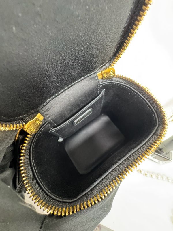 【分期0利率】MIUMIU Matelassé 納帕皮革小巧手袋【未使用閒置品】 