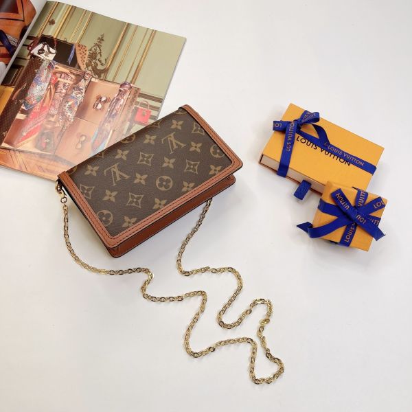 【12期0利率】LV Dauphine 鏈帶錢包【23年8月台灣購證】【95成新】 