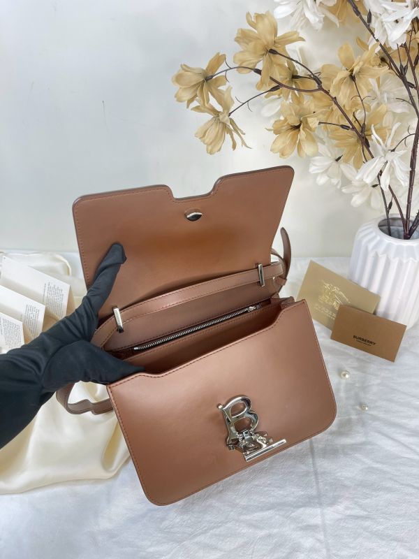 【分期0利率】BURBERRY TB鎖頭 小號翻蓋斜背包【9成新】 