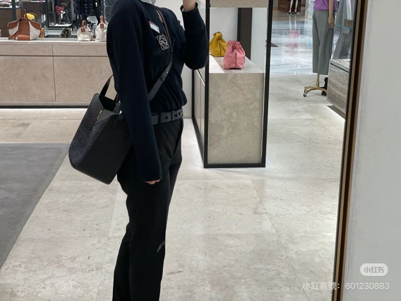 【分期0利率】LOEWE 皮革拼接帆布吊床包 【95成新】 