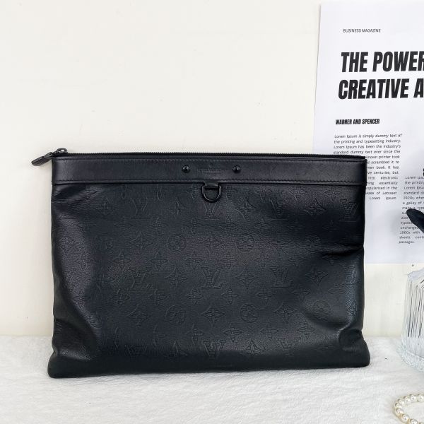 【12期0利率】LV小牛皮DISCOVERY POCHETTE 手拿包【9成新】 