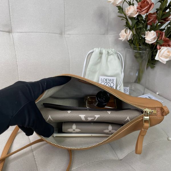 【99成新】【12期0利率】LOEWE Mini Hammock Hobo bag in classic calfskin 