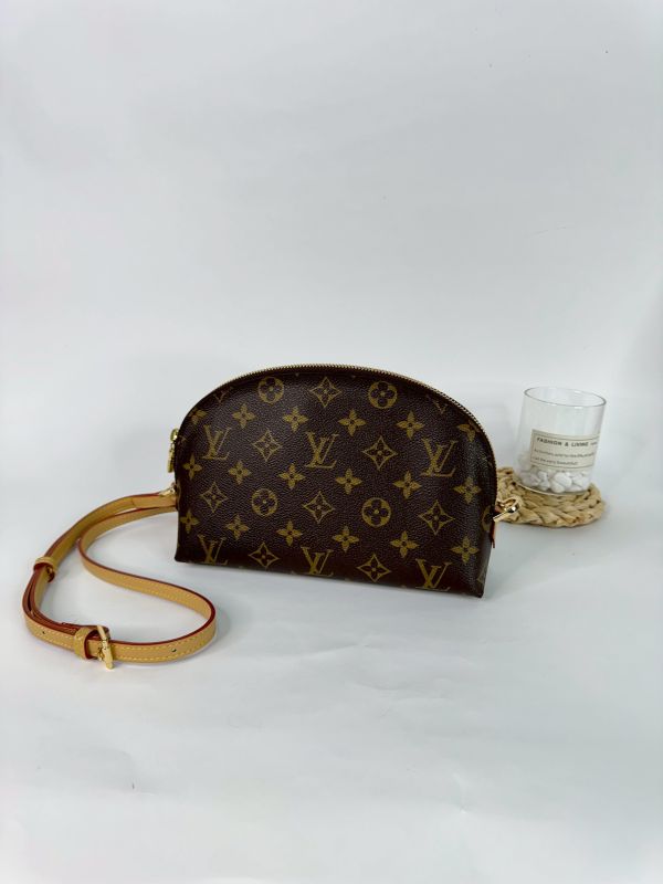 【分期0利率】LV 化妝包 MM【99成新】 