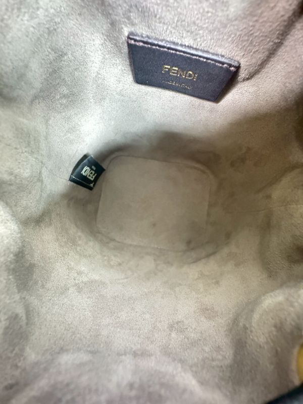 【分期0利率】FENDI Mon Treso 小牛皮水桶包【9成新】附贈原價17200老花提把 