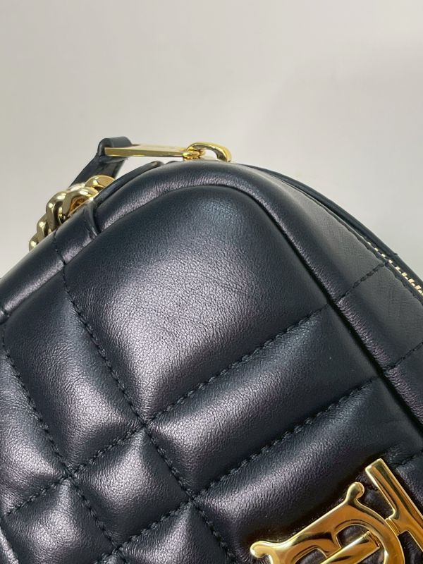 【99成新】BURBERRY Lola 羊皮縫線迷你斜背相機包 