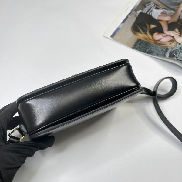 【12期0利率】CELINE TEEN TRIOMPHE亮澤牛皮革手袋【23年1月巴黎購證】【95成新】 