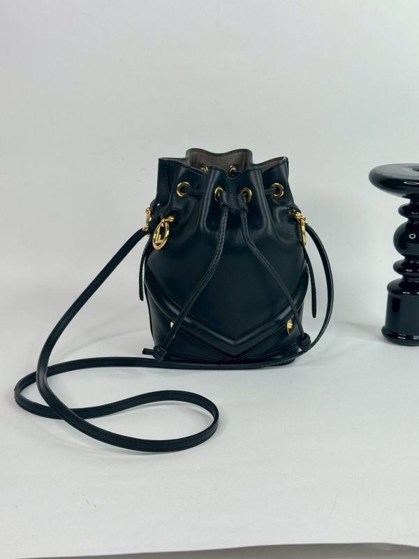 【分期0利率】FENDI Mon Treso 小牛皮水桶包【9成新】附贈原價17200老花提把 