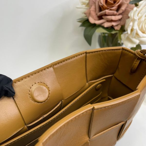 【9成新】【12期0利率】Cassette Pouch On Strap15格繩帶手拎包 