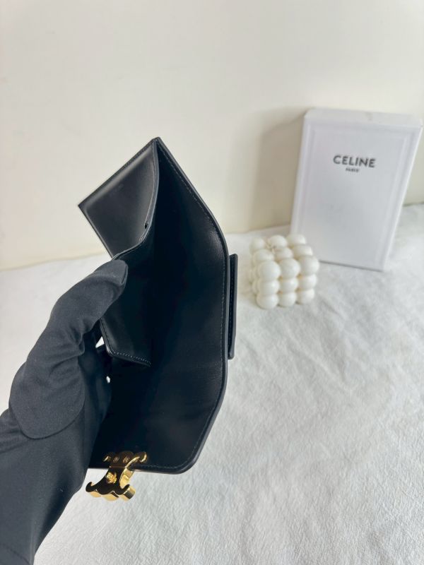【分期0利率】CELINE TRIOMPHE亮澤牛皮革短款零錢包【95成新】 