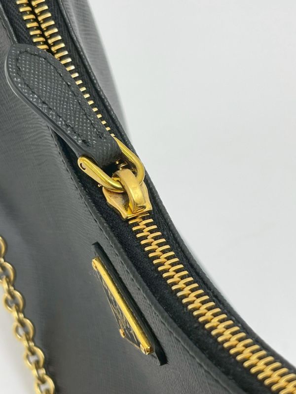 【95成新】Prada Re-Edition 2005 Saffiano HOBO 