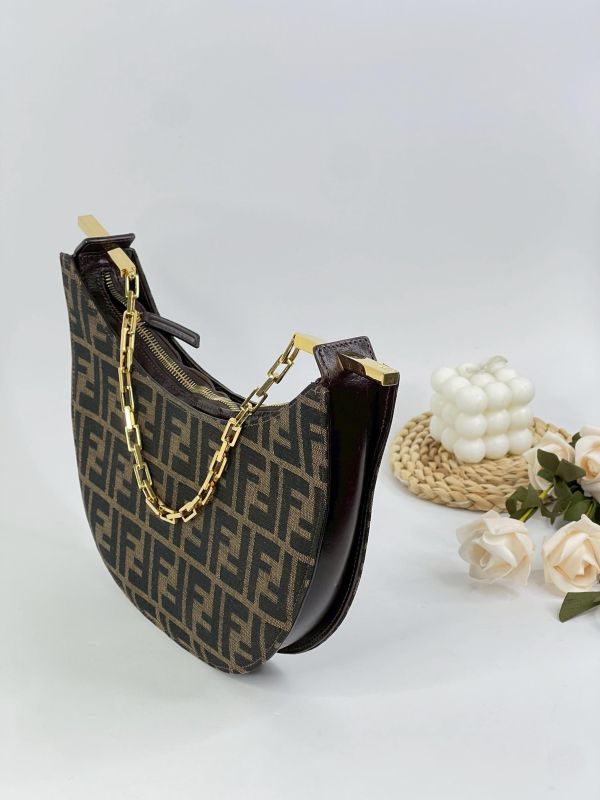 【9成新】FENDI ZUCCA 半月包 