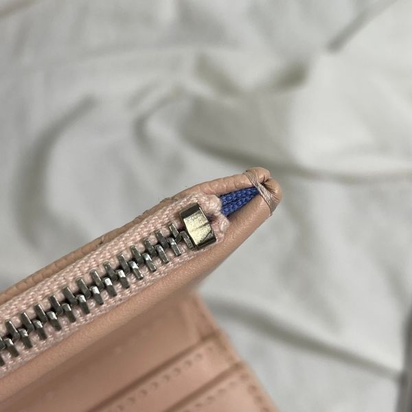 【99成新】【12 期 0 利率】Chanel 雕刻山茶花粉色對折短夾 牛皮 
