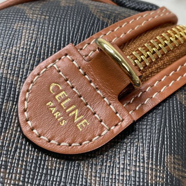 【12 期 0 利率】CELINE 新款凱旋門老花SPEEDY小號，背帶在側邊喔【99成】】 