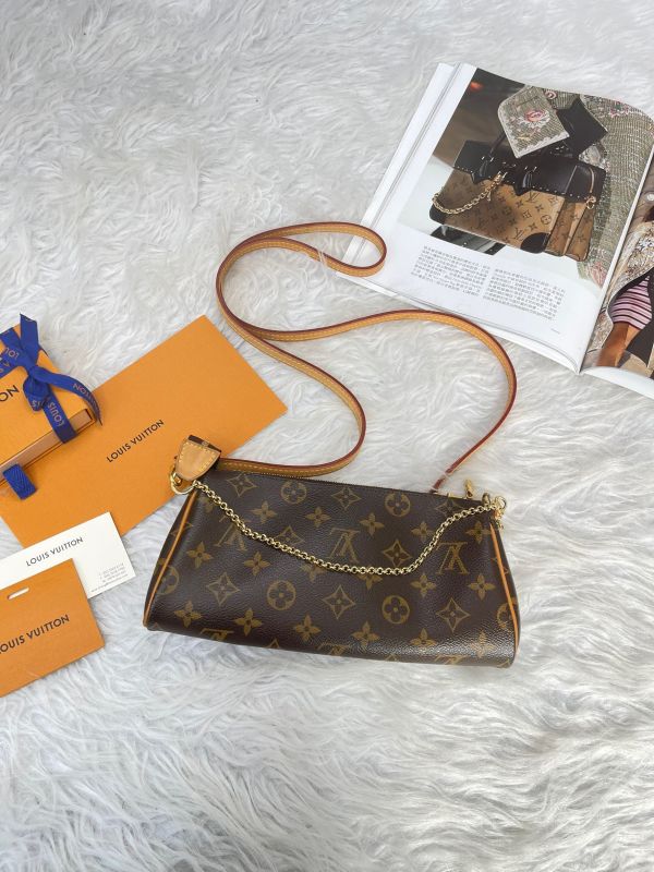 【分期0利率】LV EVA 小金牌兩用肩背包【9成新】 
