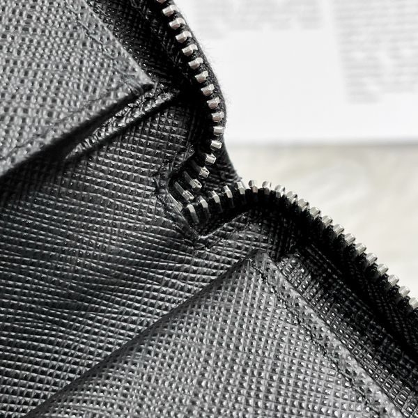 【12期0利率】 PRADA 拉鍊護照長夾【95成新】 