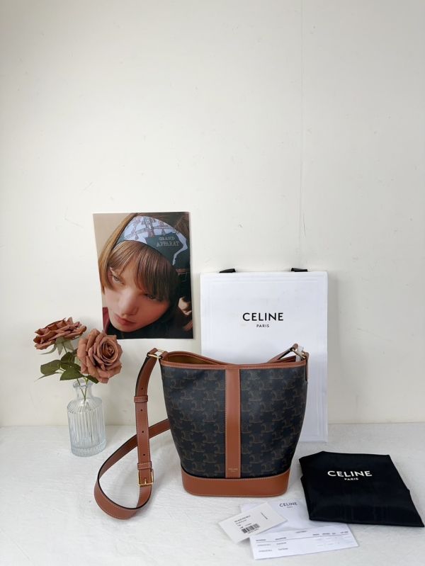 【12期0利率】CELINE TRIOMPHE老花小號水桶包【23年3月羅馬購證】【99成新】 
