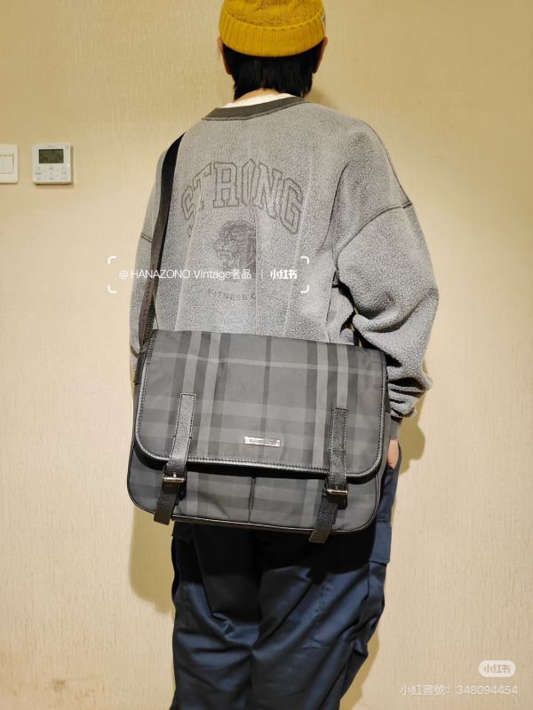 【分期0利率】BURBERRY 炭灰格紋郵差包 【99成新】 
