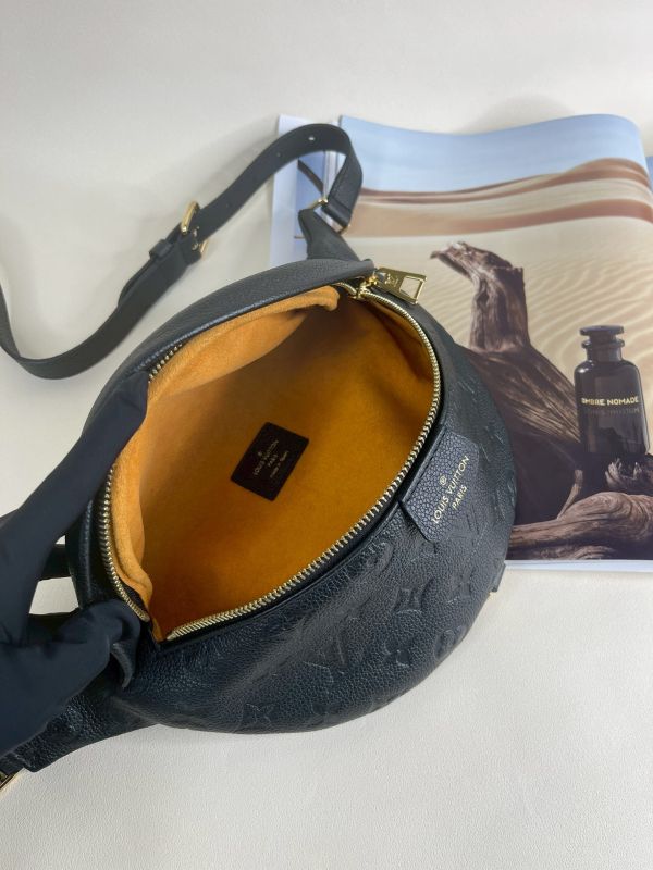 【分期0利率】LV Empreinte皮革黑拉鍊腰包【95成新】 