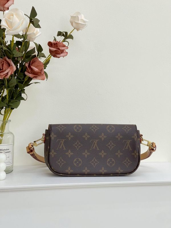 【95成新】LV  Wallet on Chain Ivy 