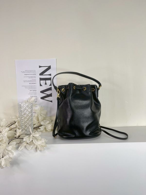 【分期0利率】PRADA 皮革水桶包【未使用閒置品】 