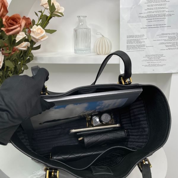 【全新閒置品】【12期0利率】PRADA 防刮牛皮磁扣托特包 