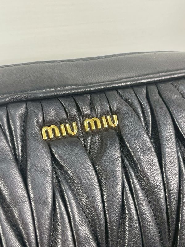 【分期0利率】MIUMIU 納帕皮革相機包 【85成新】 