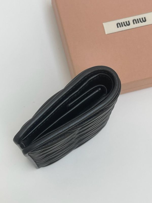 【全新品】MIUMIU Matelassé 對開短夾 