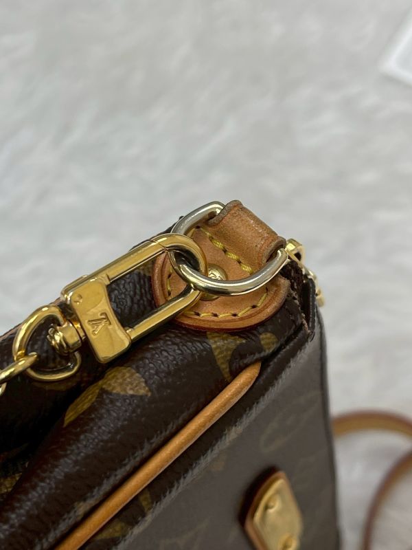 【分期0利率】LV EVA 小金牌兩用肩背包【9成新】 
