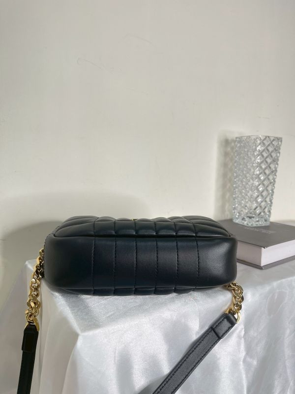 【99成新】BURBERRY Lola 羊皮縫線迷你斜背相機包 