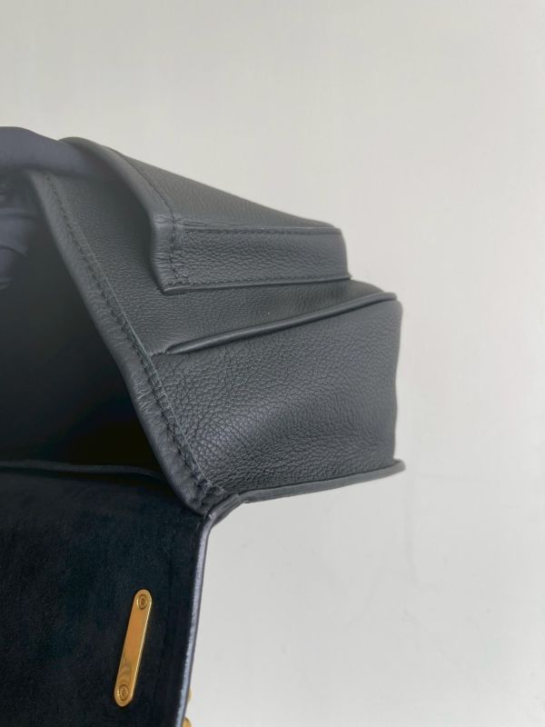 【99成新】LV LOCKME CHAIN 小號斜背包 