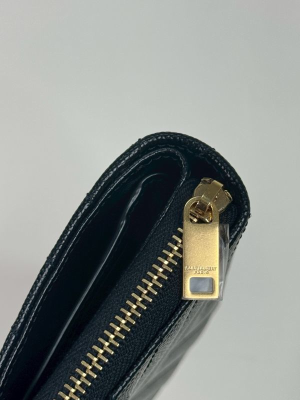 【分期0利率】YSL 魚子醬衍縫拉鍊對折 6 卡零錢袋短夾【未使用閒置品】 