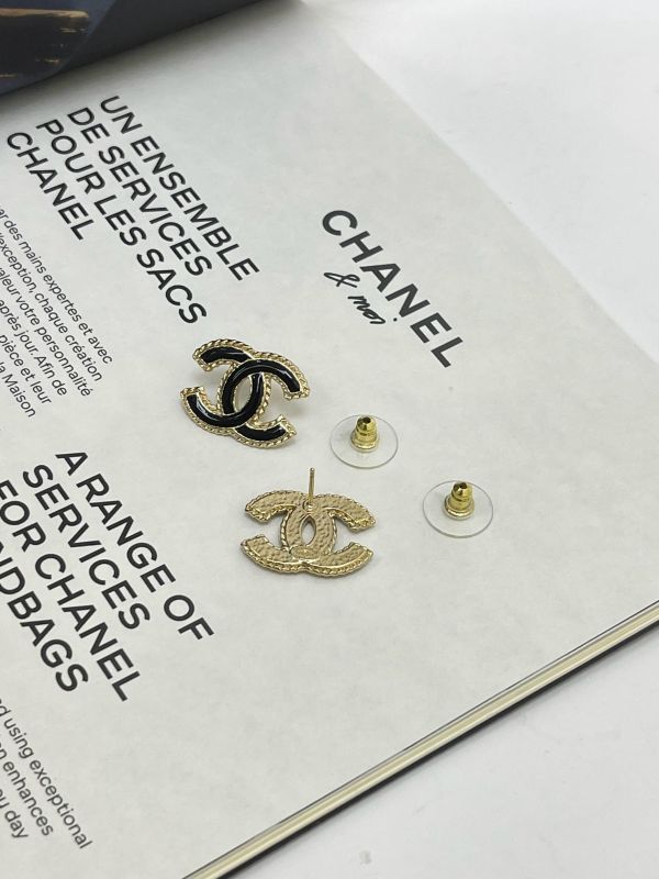 【99成新】CHANEL 24SS珐瑯麻花雙C耳針 