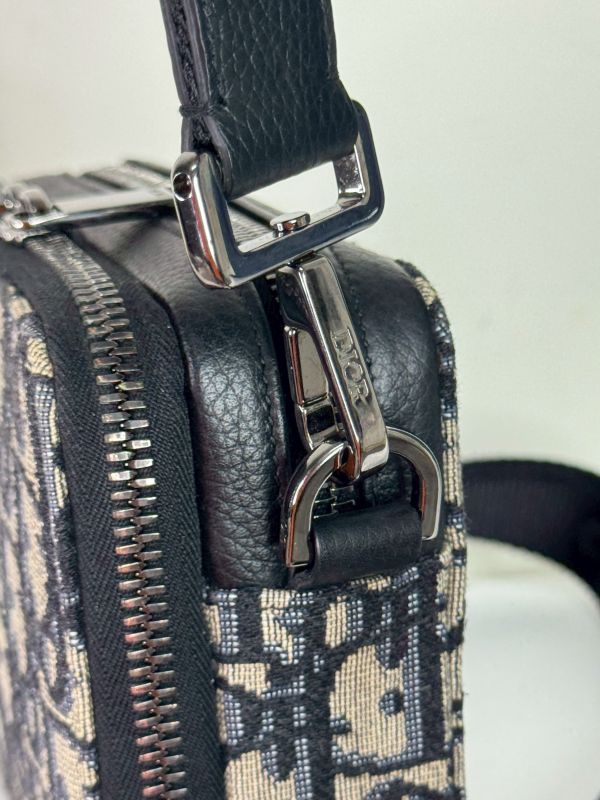 【分期0利率】DIOR   拉鍊手拿包附肩背袋 【95成新】 