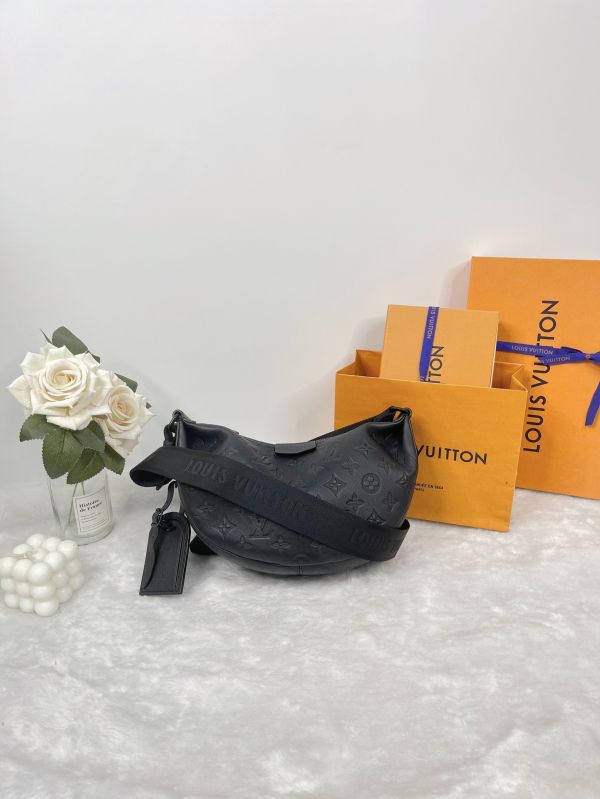 【分期0利率】LV  HAMAC BAG 黑壓紋胸包【95成新】 
