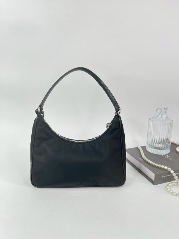 【95成新】PRADA Re-Edition 2005 Re-Nylon 迷你腋下包 