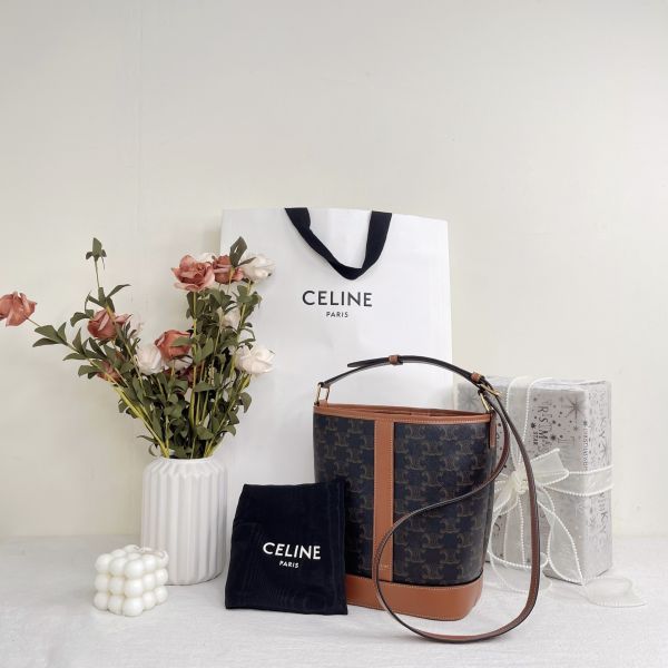 【12期0利率】CELINE TRIOMPHE老花小號水桶包【95成新】 