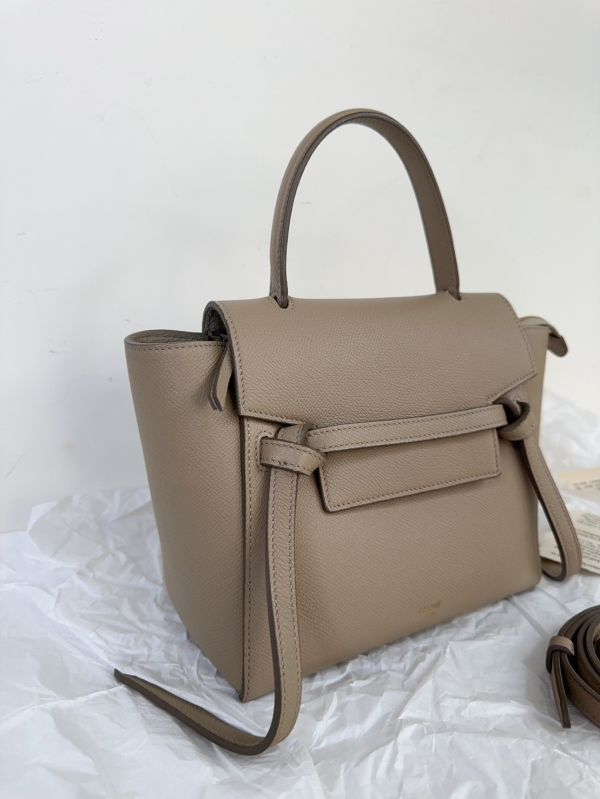 【12期0利率】CELINE 小牛皮BLET手袋鯰魚包NANO【95成新】 