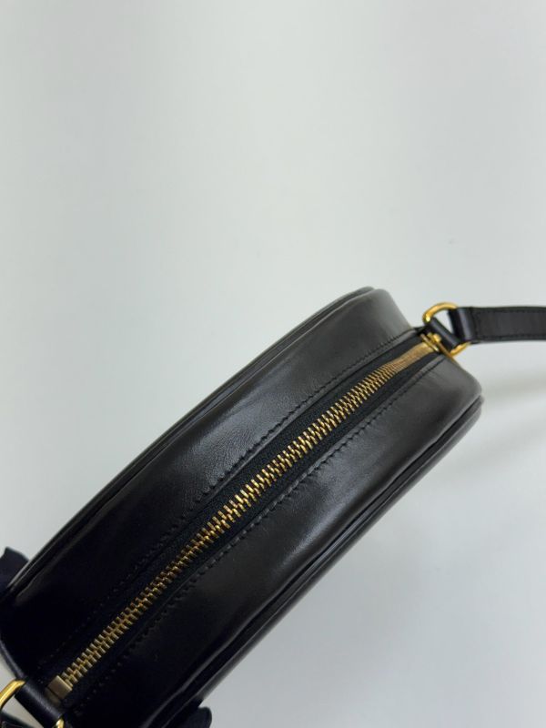 【95成新】CELINE CUIR TRIOMPHE OVAL 皮革大月餅包 