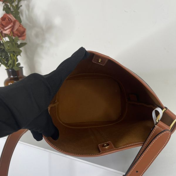 【12期0利率】CELINE  TRIOMPHE老花小號水桶包【95成新】 