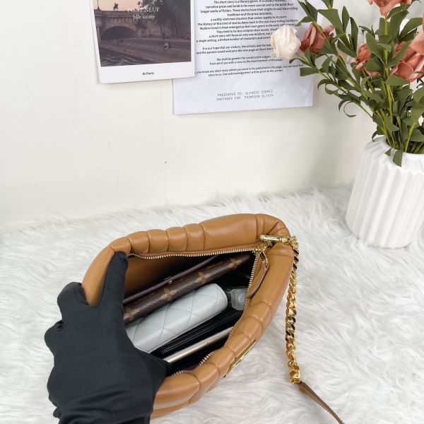 【12期0利率】BURBERRY  LOLA TB皮革船型斜背包【9成新】 